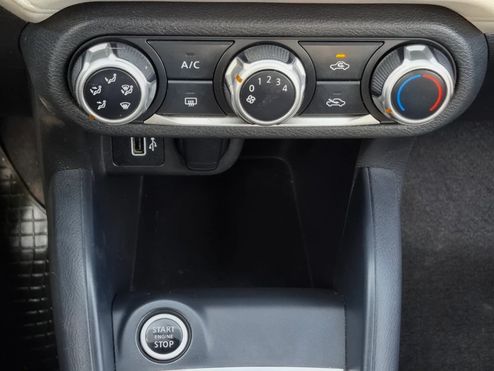 NISSAN VERSA 1.6 ADVANCE 4X2 MT 4P 2020 - Imagen 17 de 20