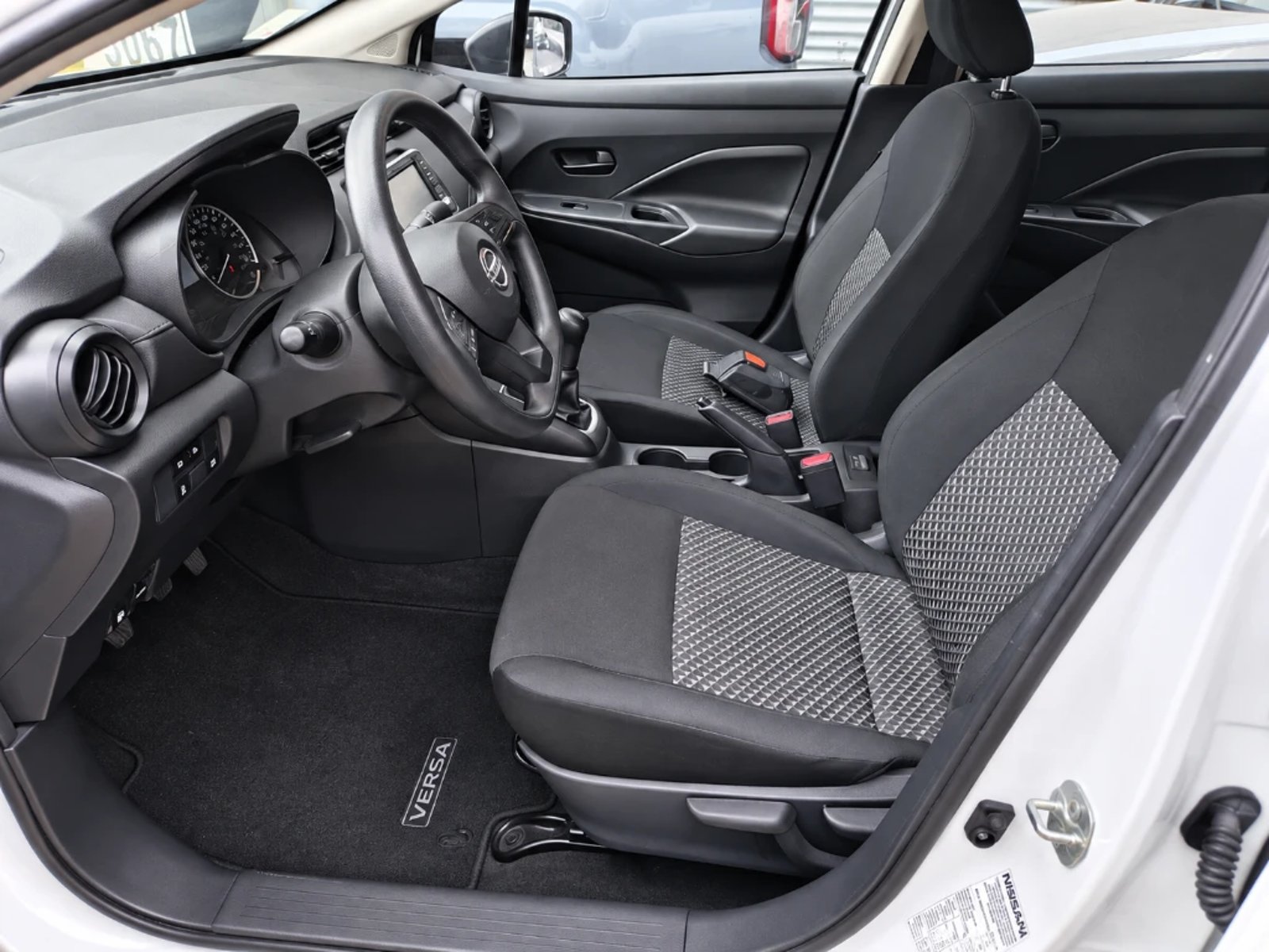 Nissan Versa 2025 - Imagen 10 de 20