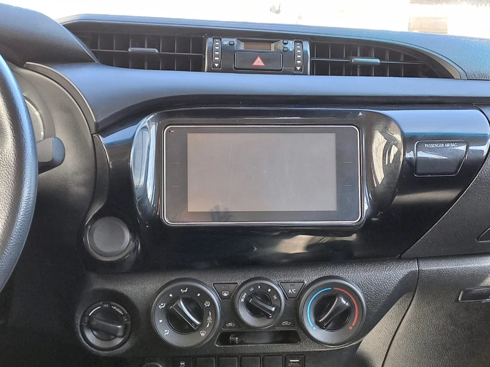 TOYOTA HILUX DCAB MT 4X4 2.4 2024 - Imagen 15 de 20