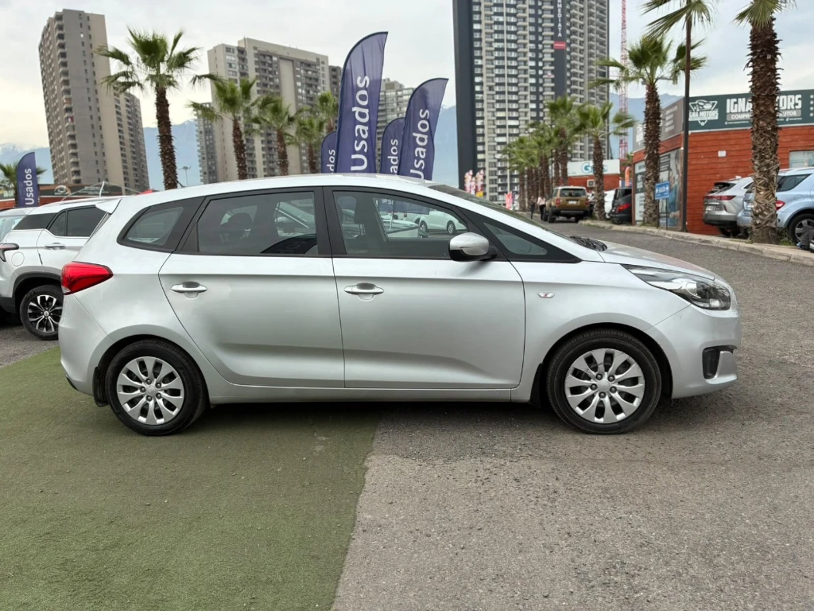 Kia Carens 2015 - Foto 4 de 20