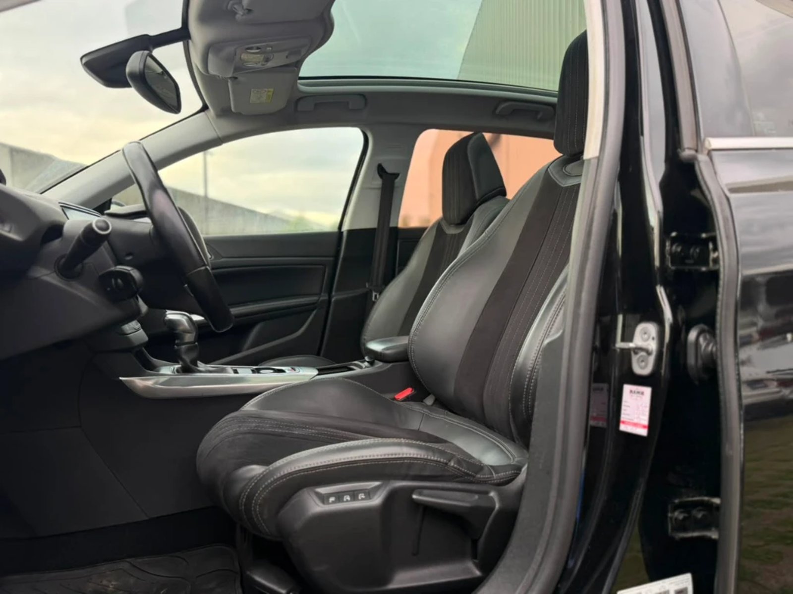 PEUGEOT 308 1.6 FELINE PACK BLUE-HDI DIESEL 4X2 HB AT 5P 2018 - Imagen 13 de 20