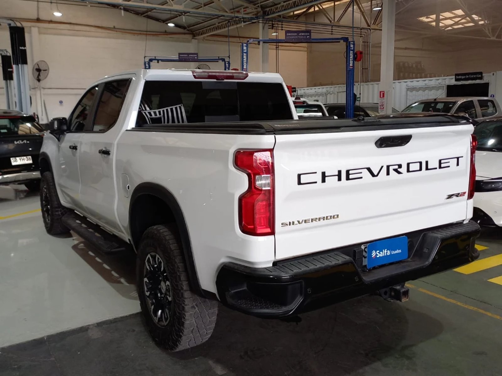 Chevrolet SILVERADO 6.2 ZR2 4X4 AT 4P 2023 - Imagen 8 de 20