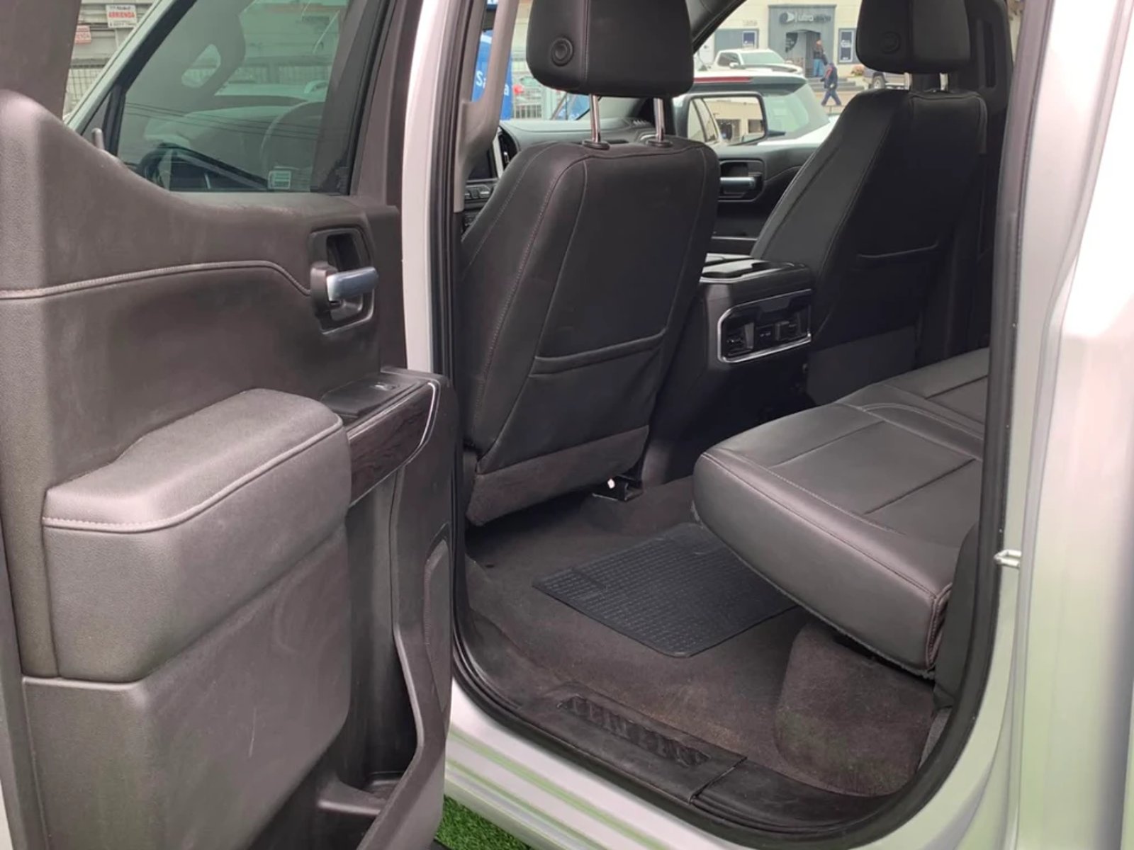Chevrolet Silverado 2022 - Imagen 17 de 18