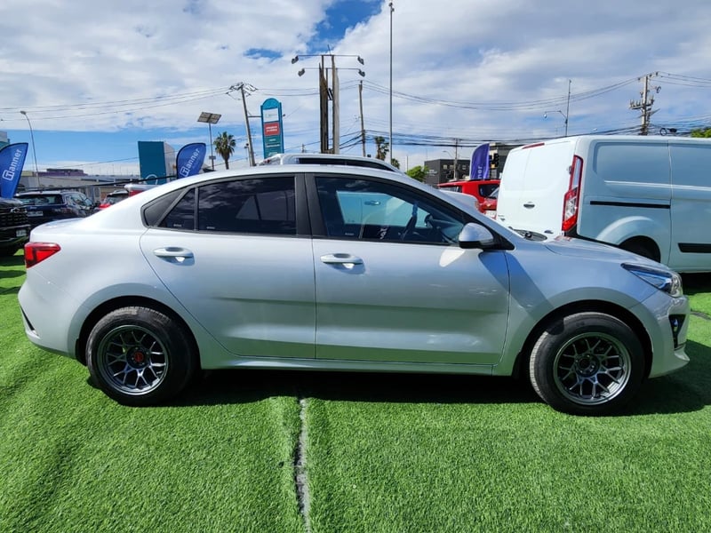 Kia Rio 4 2024 - Imagen 4 de 20