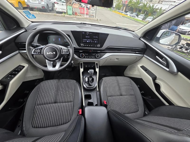 Kia Carens 2022 - Imagen 15 de 20