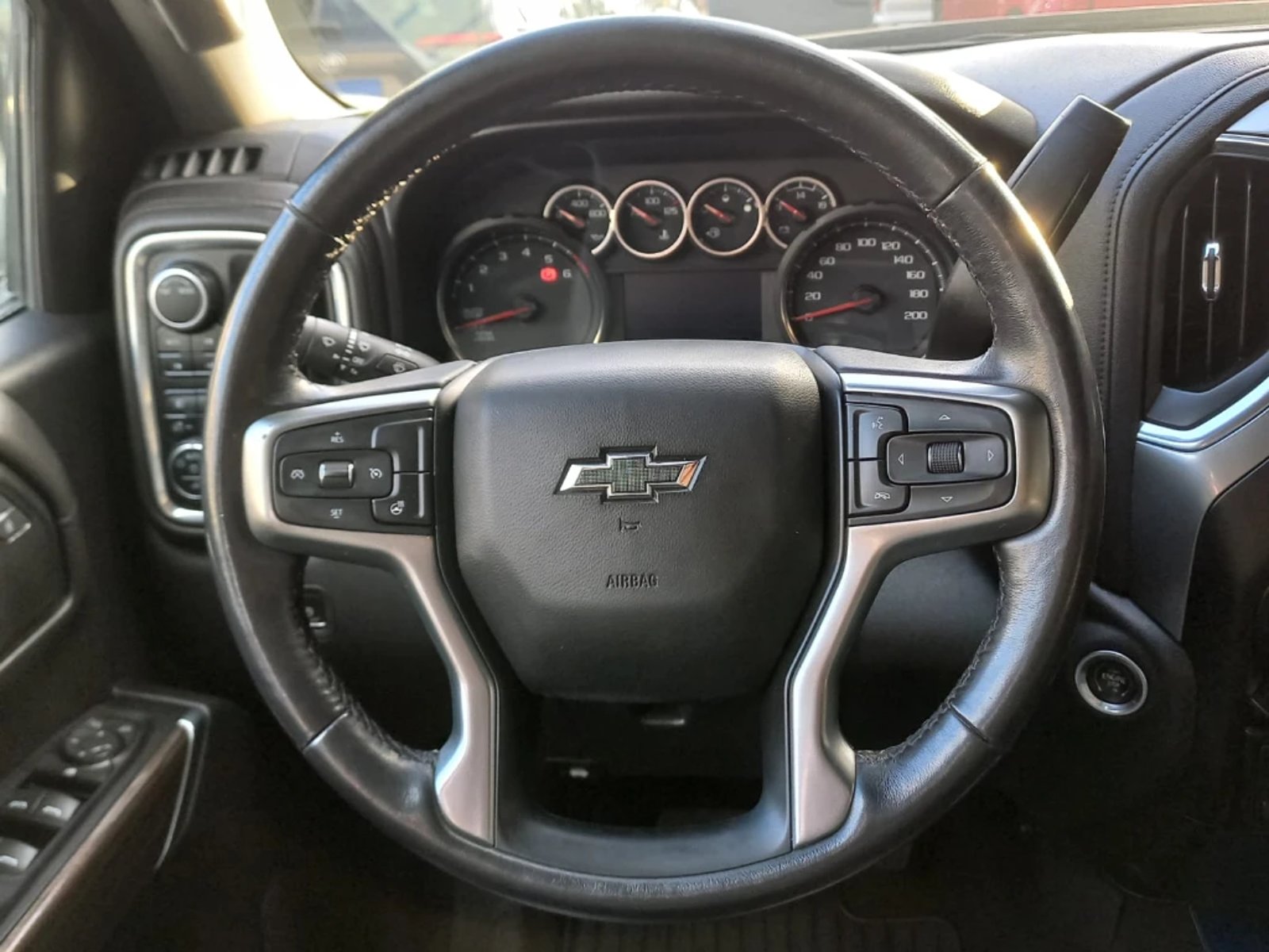 Chevrolet SILVERADO 5.3 LT TRAILBOSS Z71 4X4 AT 4P 2022 - Imagen 17 de 20