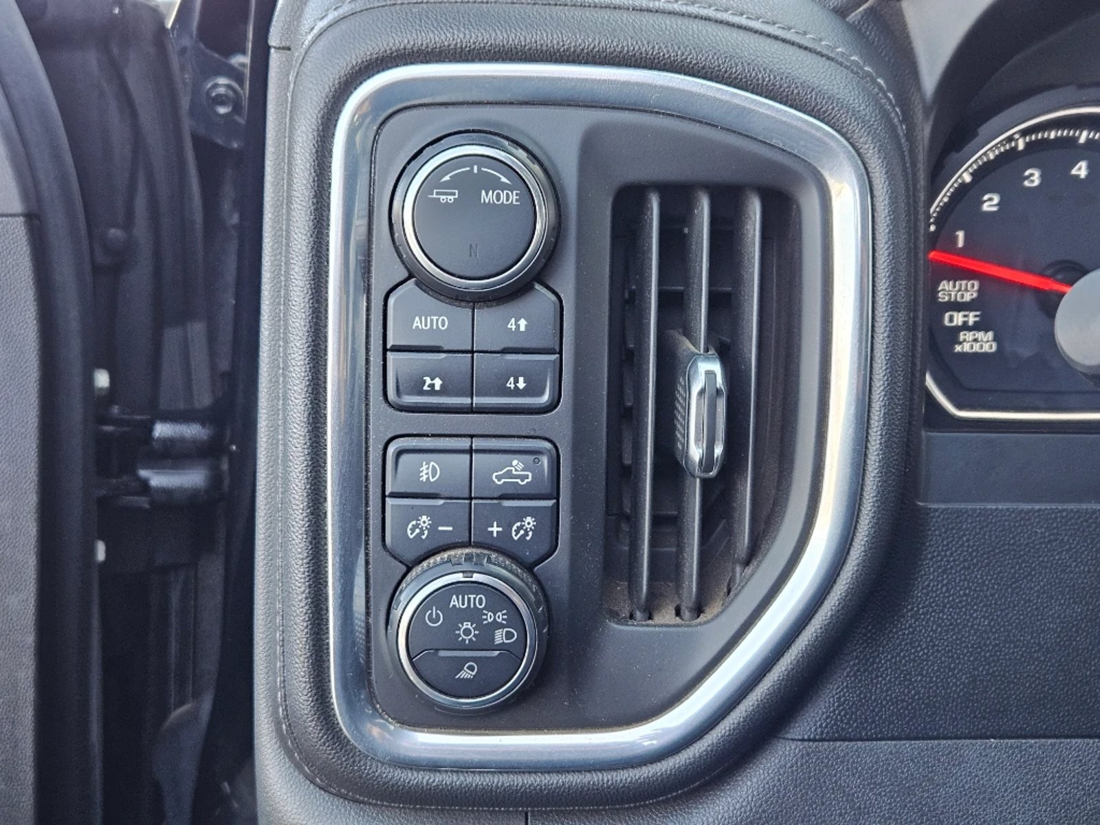 Chevrolet SILVERADO 5.3 LT TRAILBOSS Z71 4X4 AT 4P 2021 - Imagen 17 de 20