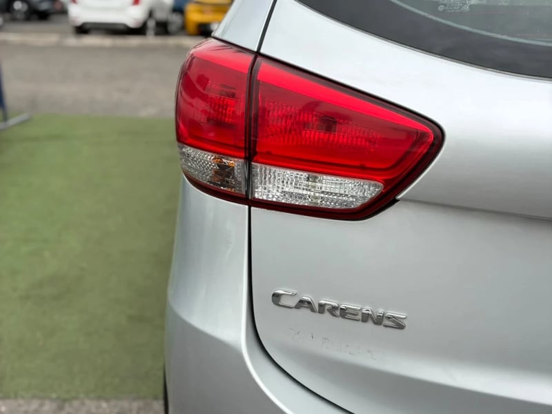 Kia Carens 2015 - Imagen 12 de 20