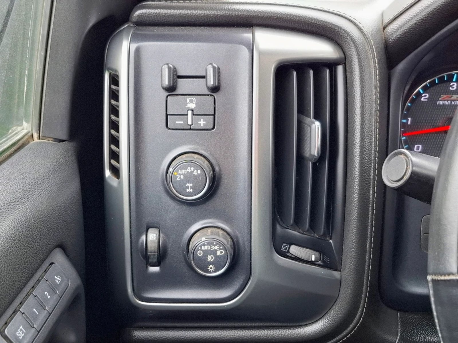 CHEVROLET SILVERADO 5.3 LT 4WD EXT Z71 DOB. CAB. AT 4P 2019 - Imagen 13 de 20