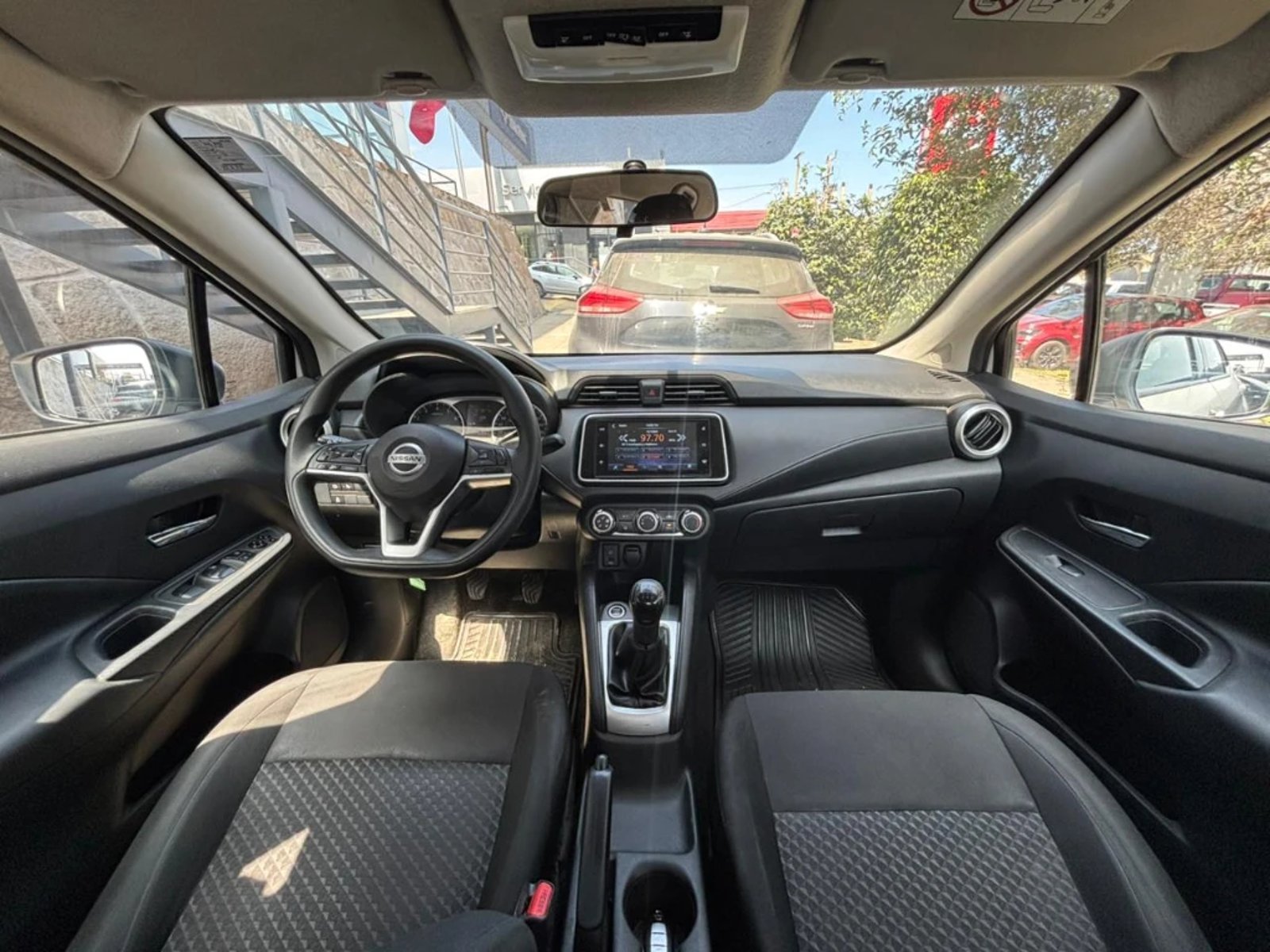 Nissan Versa 2023 - Imagen 10 de 15