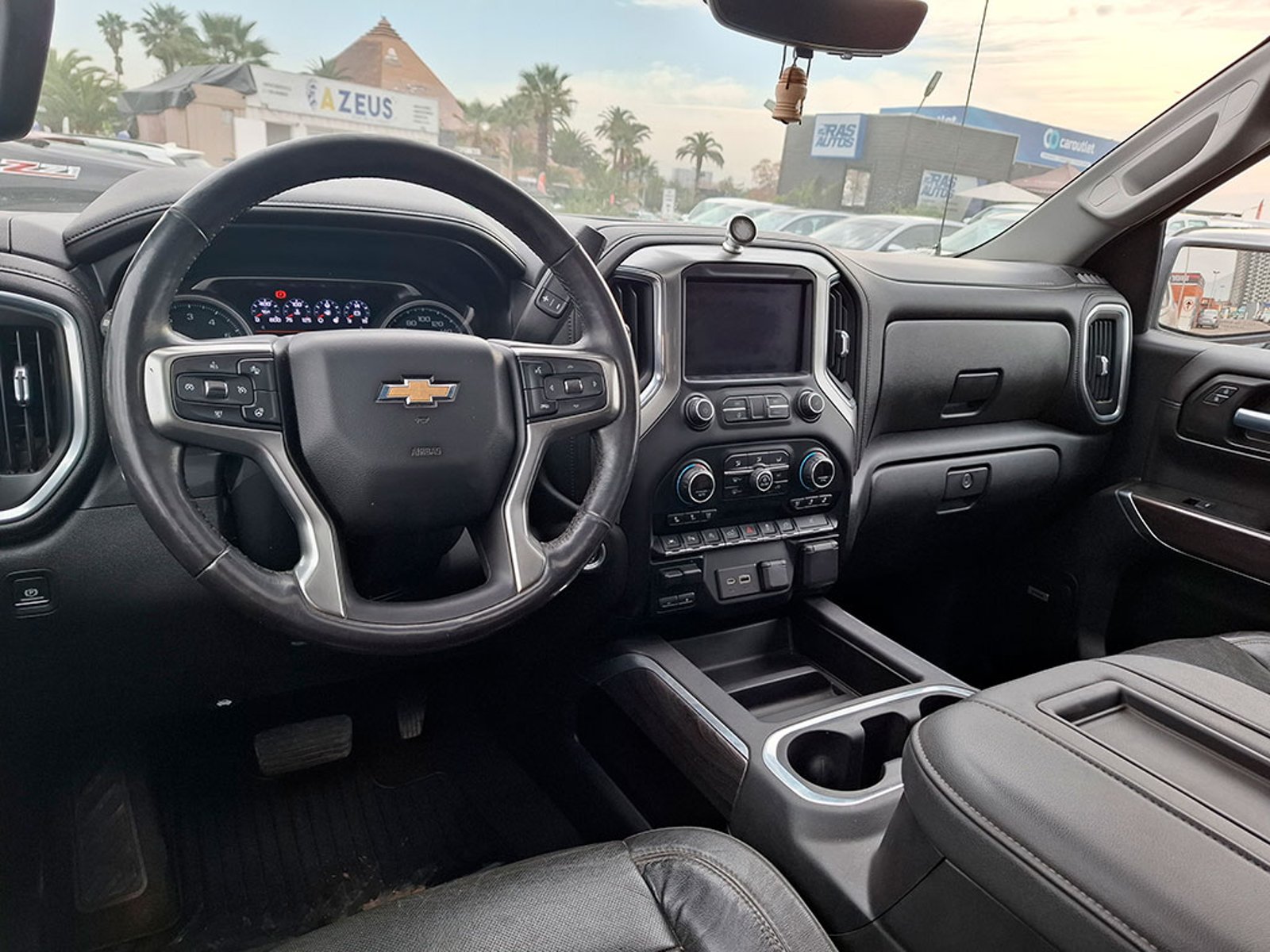 Chevrolet SILVERADO CC DCAB 4X4 5.3 AUT 2020 - Imagen 6 de 16