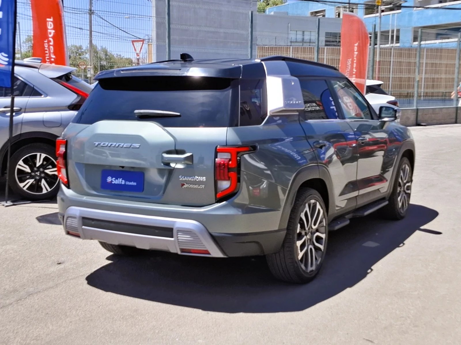 SsangYong TORRES 1.5T LIMITED PLUS 4WD BITONO AT 5P 2023 - Foto 4 de 20