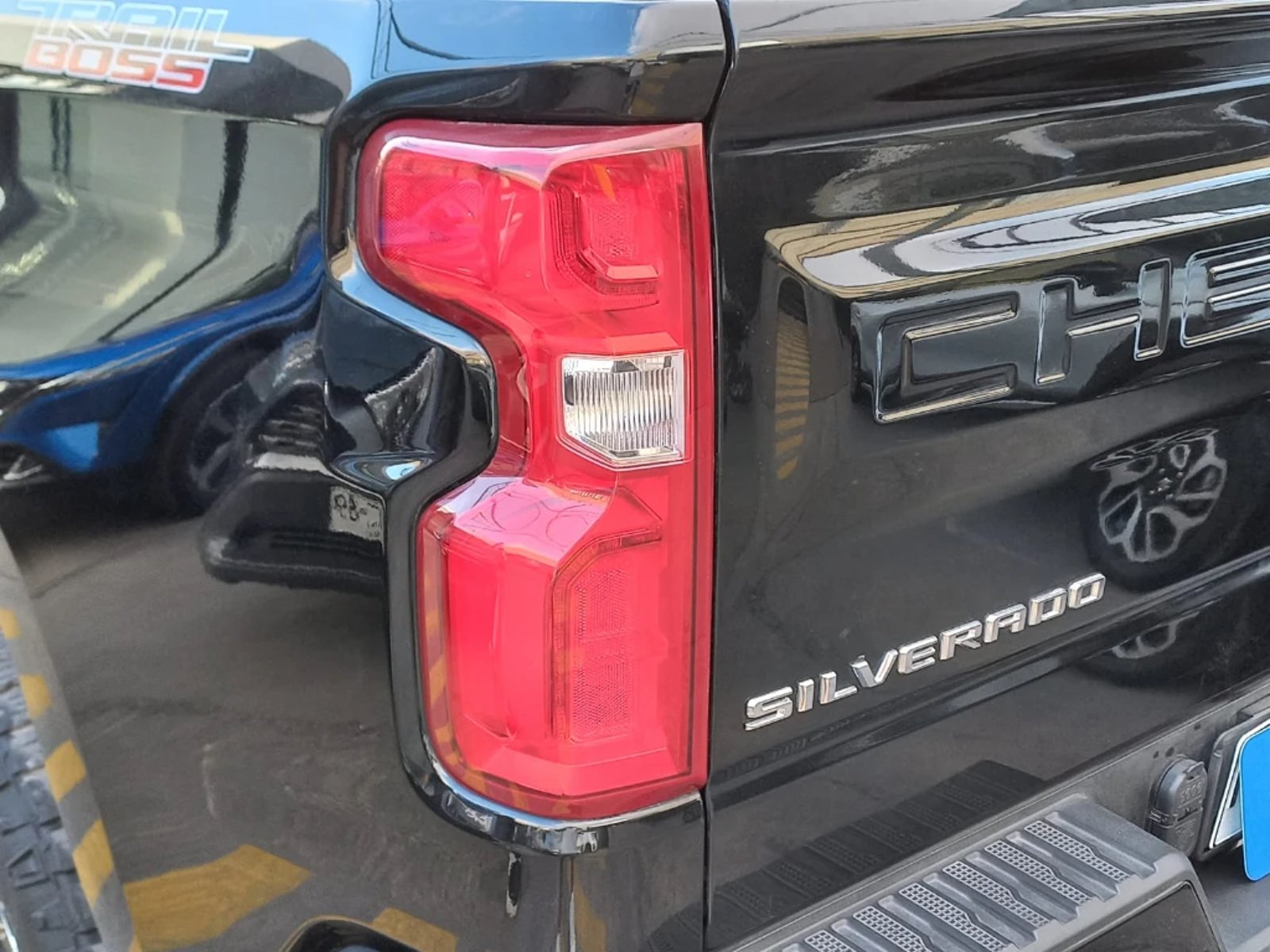 Chevrolet SILVERADO 5.3 LT TRAILBOSS Z71 4X4 AT 4P 2022 - Imagen 10 de 20