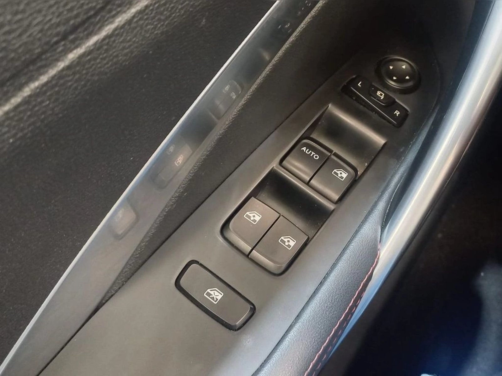 Nissan X-TRAIL 1.5 E-POWER EXCLUSIVE HYBRID 4X4 CVT AT 5P 2025 - Imagen 14 de 20