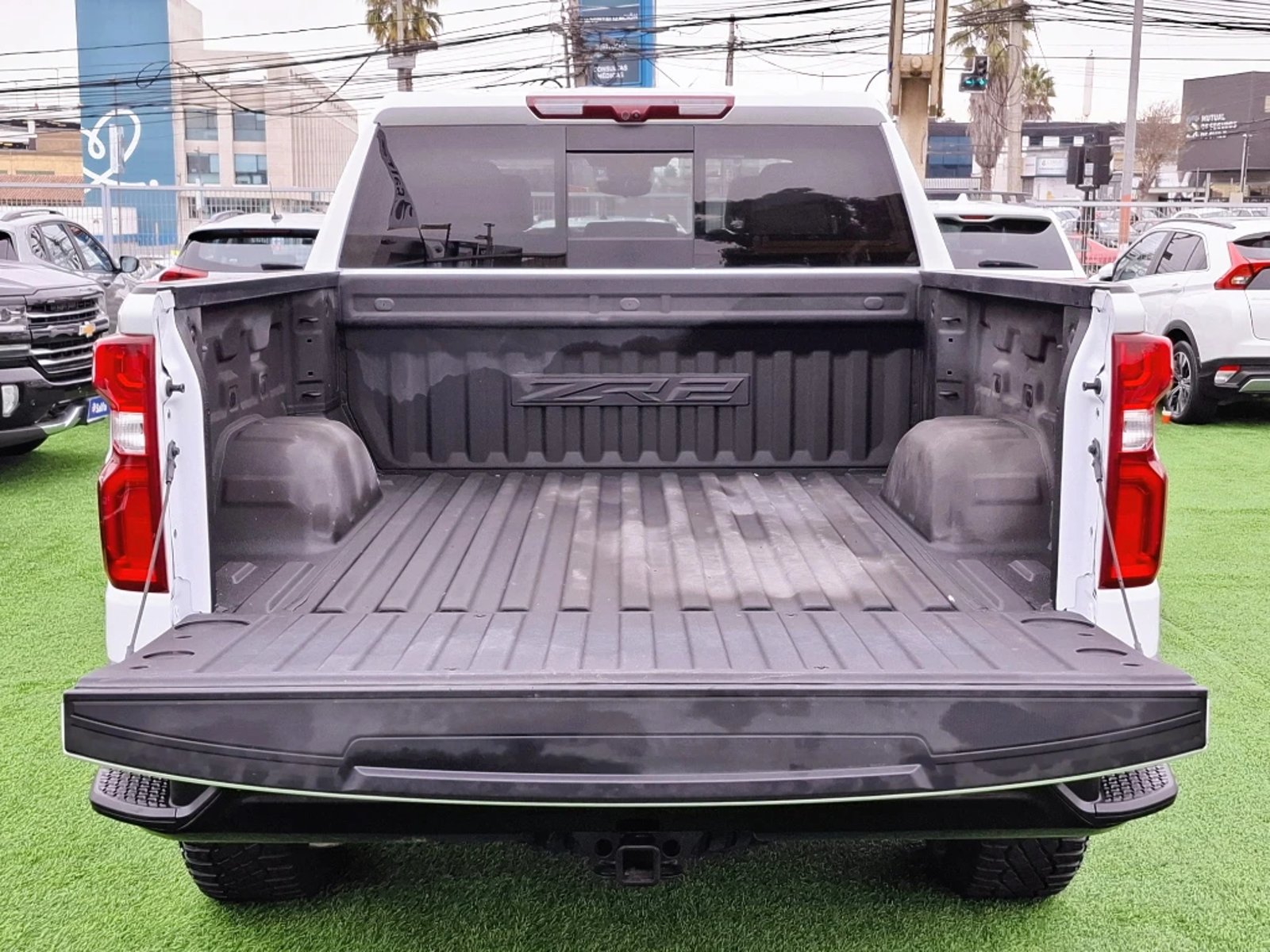 Chevrolet SILVERADO 6.2 ZR2 R 4X4 AT 4P 2025 - Imagen 10 de 20