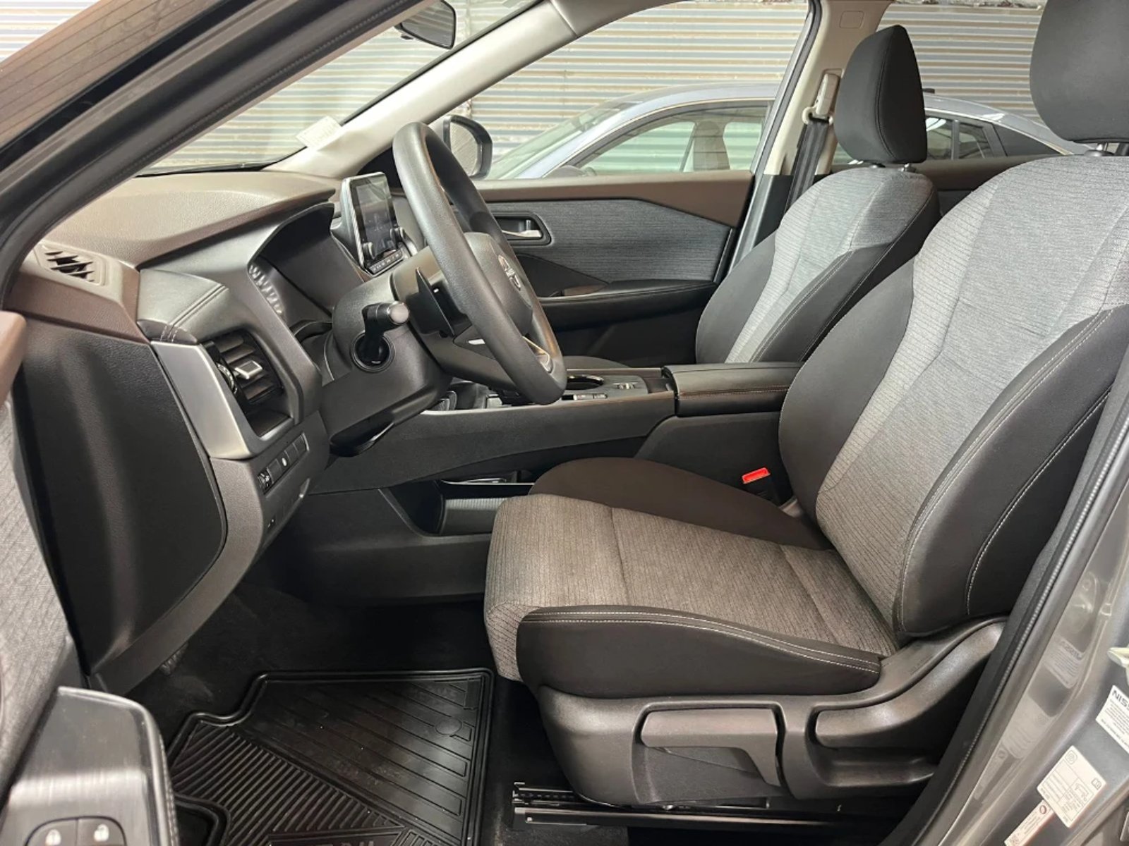 NISSAN X-TRAIL 2.5 SENSE 4X2 3ROW CVT AT 5P 2023 - Imagen 16 de 20