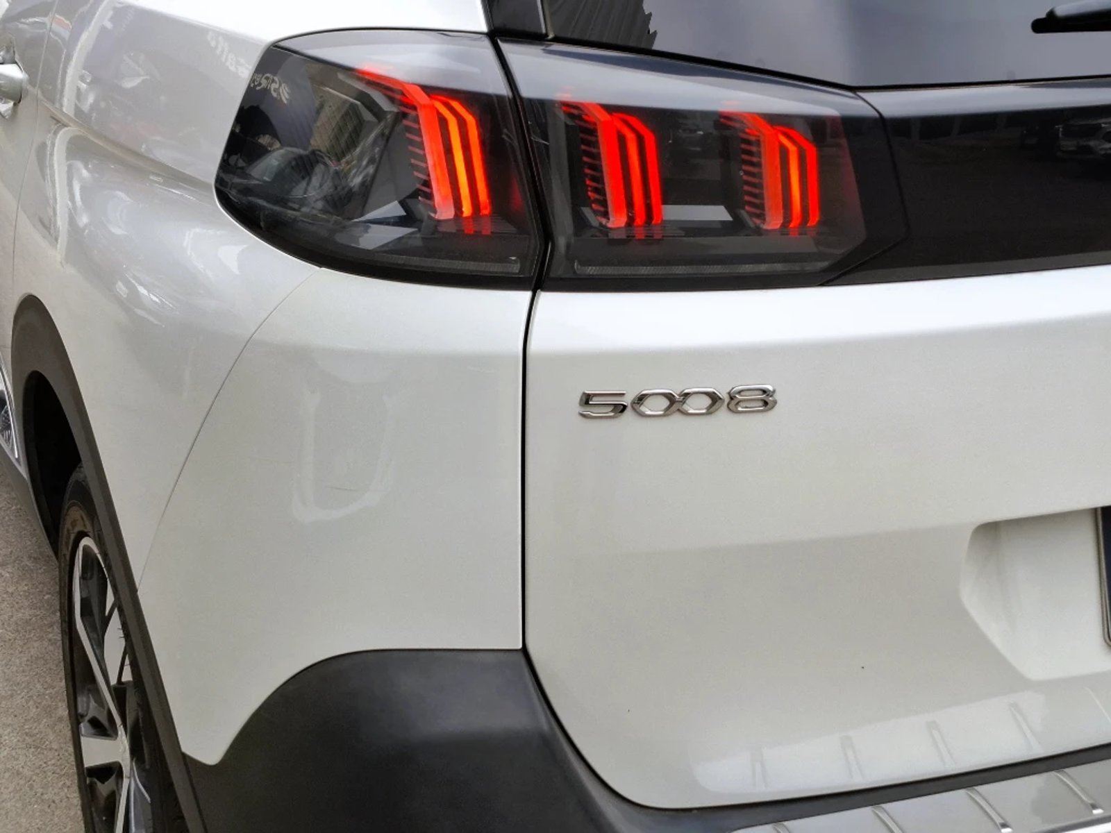 Peugeot 5008 1.5 GT BLUEHDI 4X2 130 EAT8 5P 2022 - Imagen 9 de 20