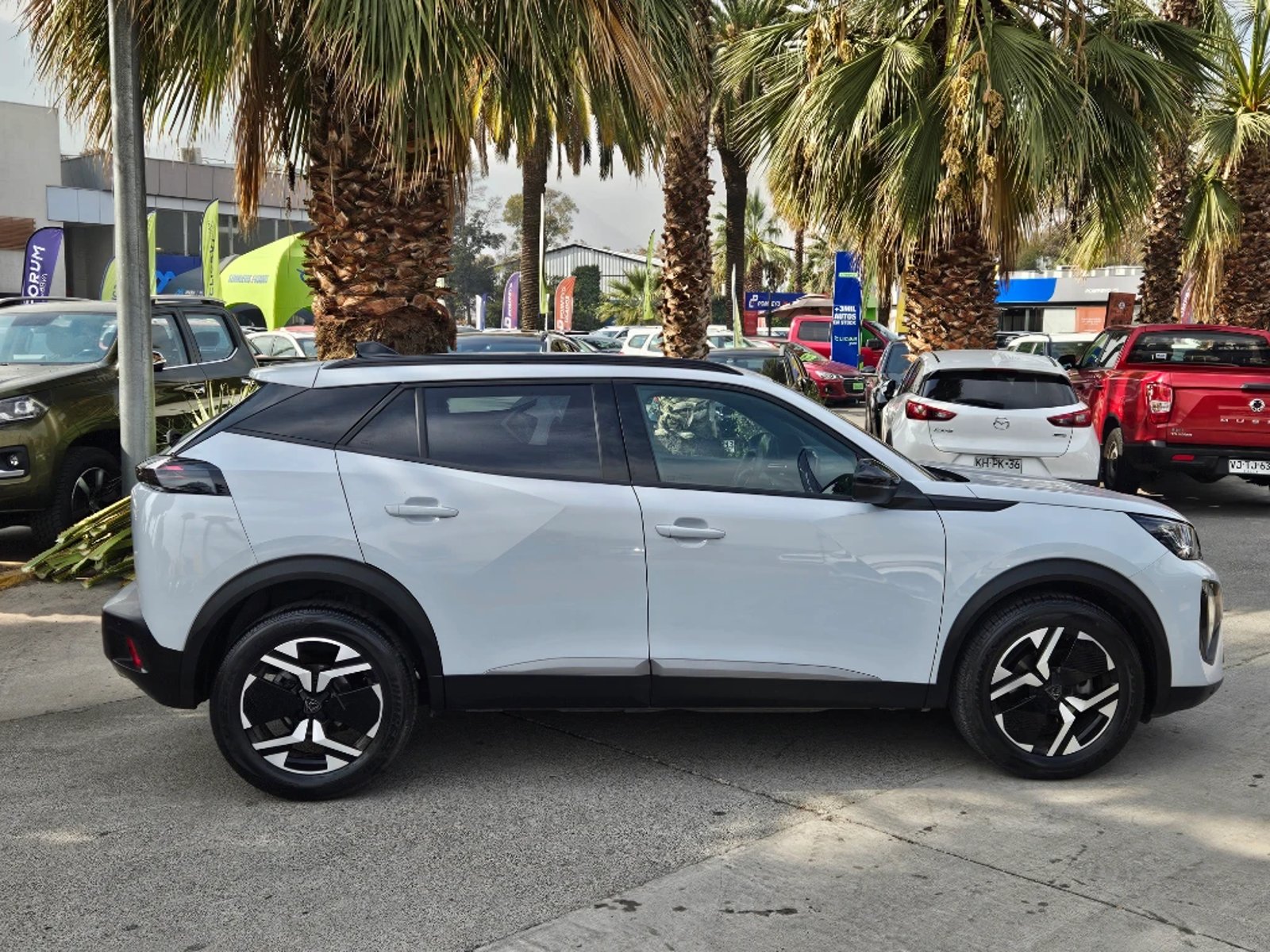 Peugeot 2008 1.2 ALLURE PACK PURETECH 130HP 4X2 MT 5P 2025 - Foto 4 de 20