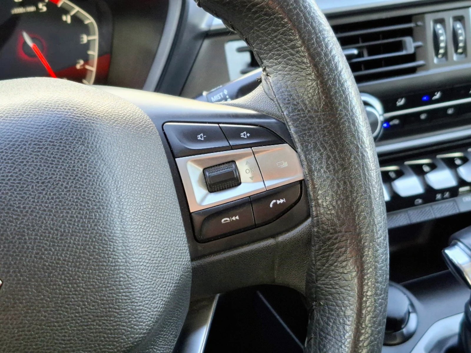 Peugeot LANDTREK 2.2 ACTION4 BLUEHDI DIESEL 4X4 180HP AT 4P 2024 - Imagen 15 de 20