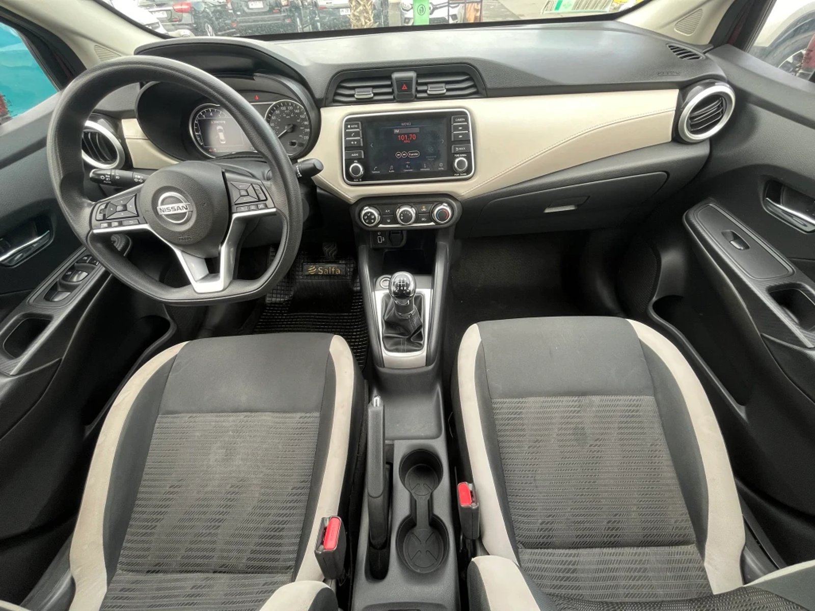 Nissan VERSA 1.6 ADVANCE 4X2 MT 4P 2020 - Imagen 14 de 20