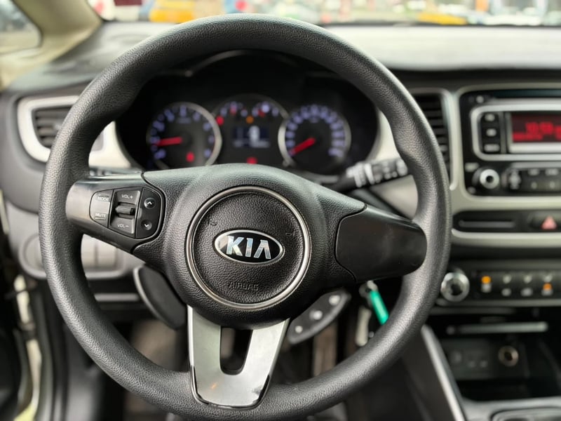 Kia Carens 2015 - Imagen 15 de 20
