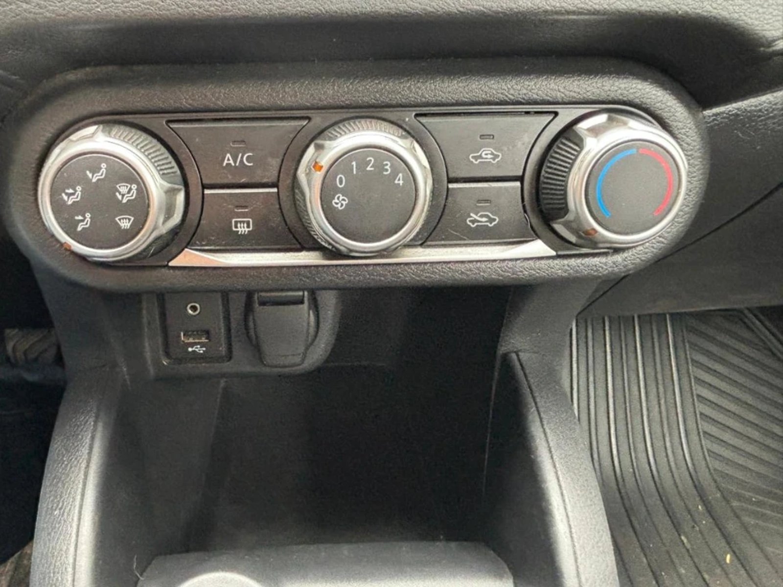 Nissan Versa 2023 - Imagen 12 de 15