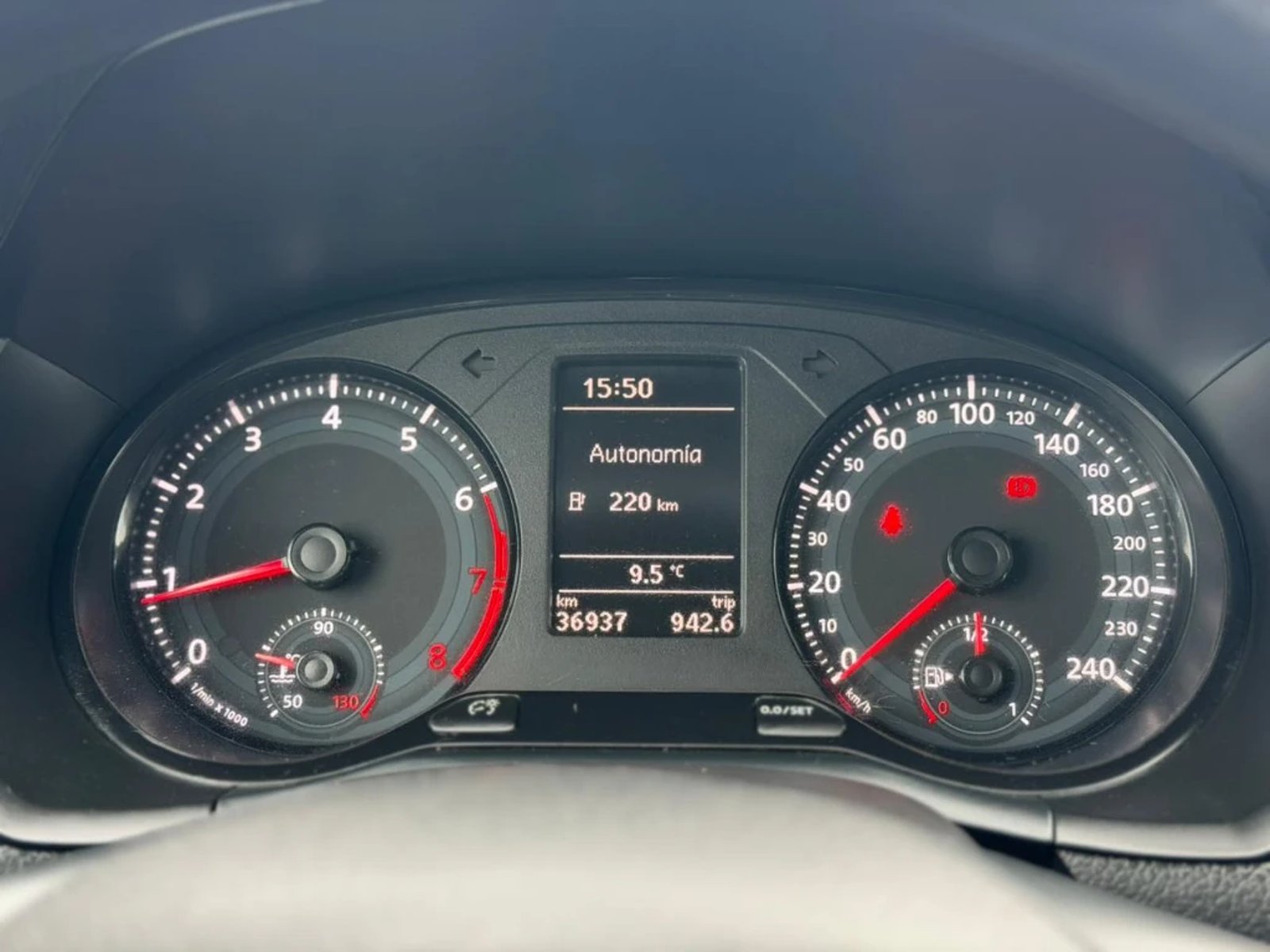 Volkswagen VOYAGE 1.6 COMFORTLINE 4X2 VOLANTE MULTIFUNCION AC 2AB MT 2021 - Imagen 13 de 20