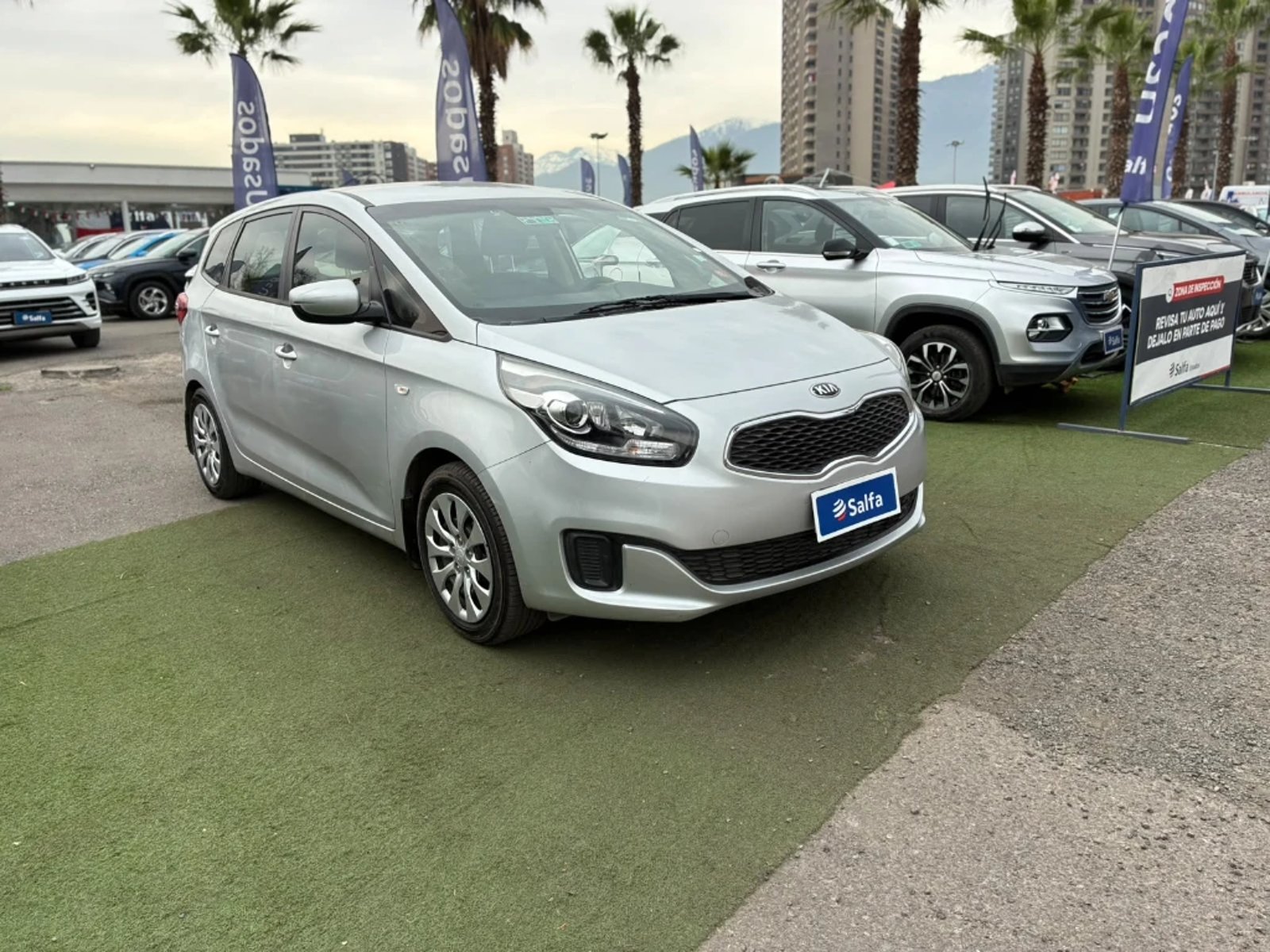 Kia Carens 2015 - Foto 3 de 20