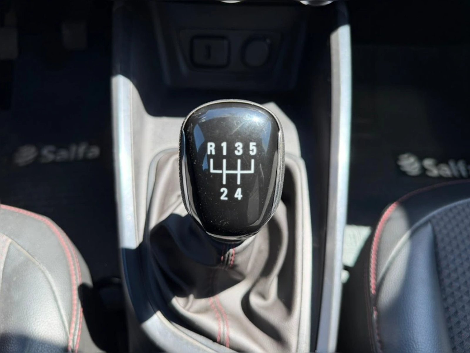 Chevrolet ONIX 1.0T RS R 4X2 HB MT 5P 2024 - Imagen 18 de 20