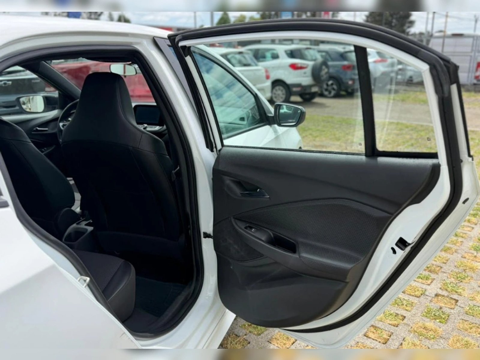 Chevrolet ONIX 1.0T RS R 4X2 HB MT 5P 2024 - Imagen 13 de 20