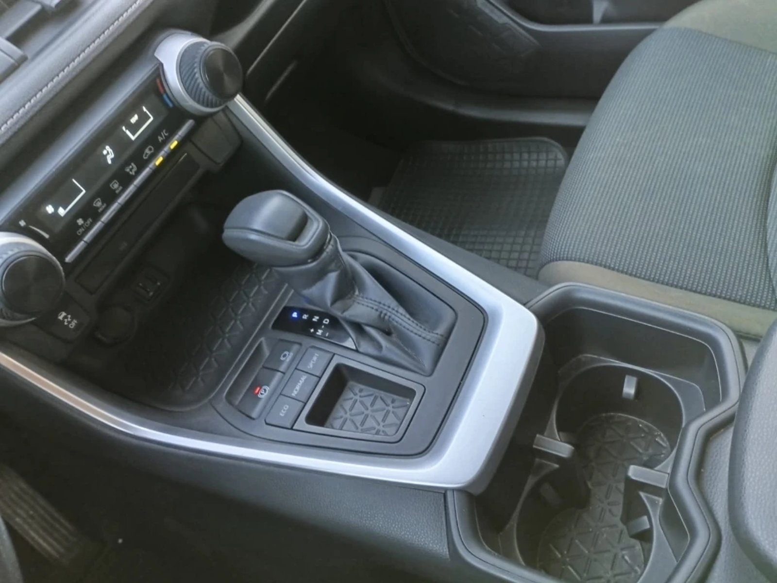 Toyota Rav4 2025 - Imagen 16 de 20