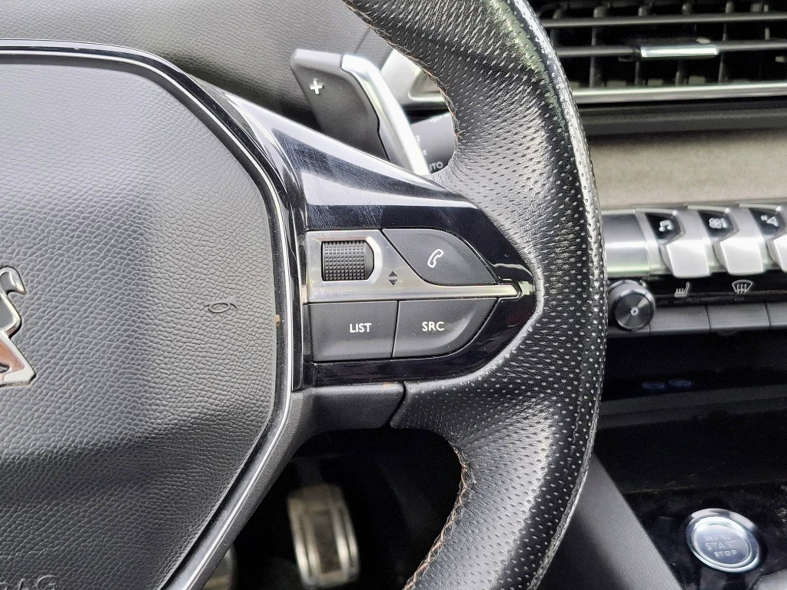 Peugeot 5008 1.6 GT PURETECH 4X2 180 EAT8 5P 2022 - Imagen 16 de 20