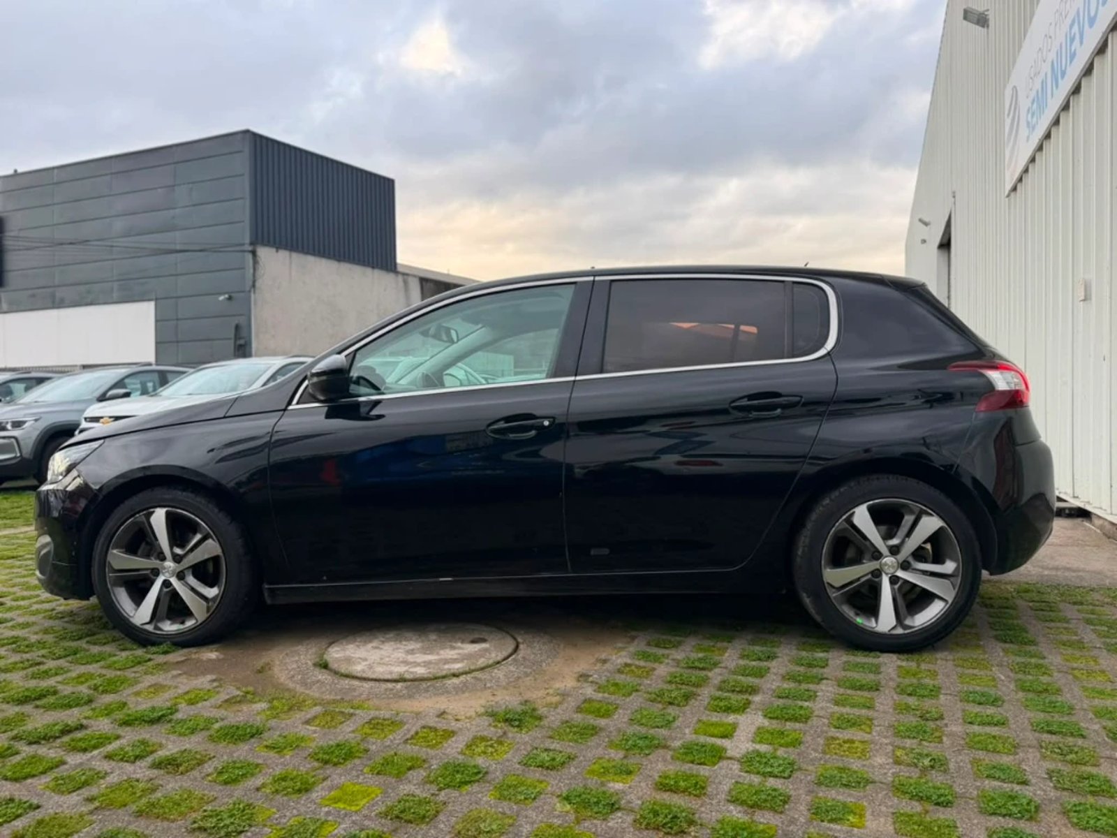 PEUGEOT 308 1.6 FELINE PACK BLUE-HDI DIESEL 4X2 HB AT 5P 2018 - Imagen 8 de 20