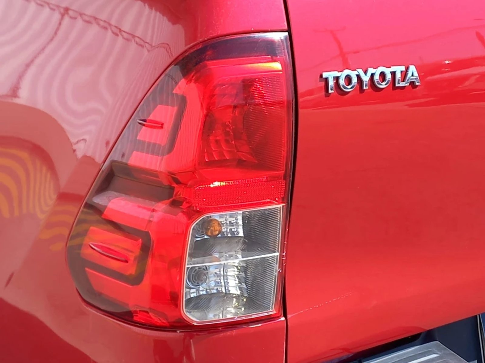 TOYOTA HILUX DCAB MT 4X4 2.4 2024 - Imagen 10 de 20
