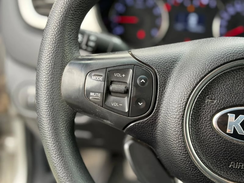 Kia Carens 2015 - Imagen 17 de 20