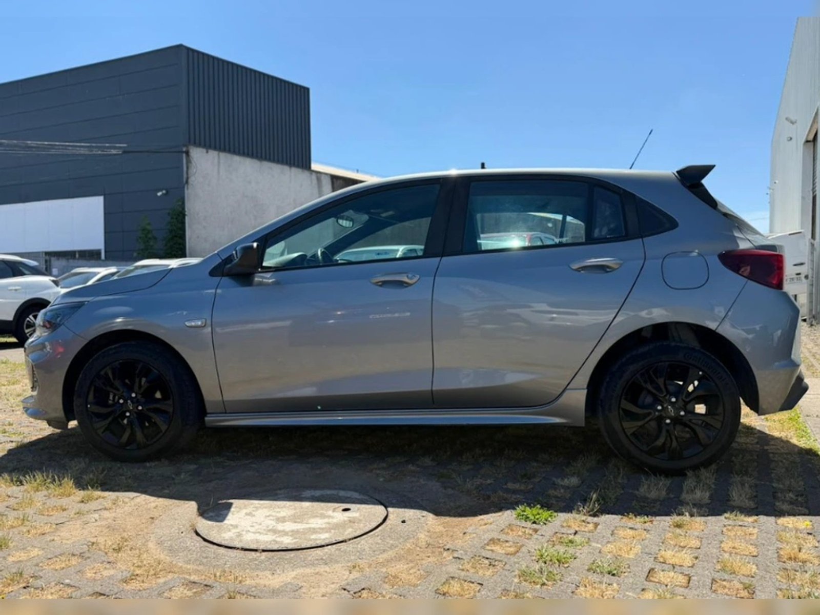 Chevrolet ONIX 1.0T RS R 4X2 HB MT 5P 2024 - Imagen 8 de 20