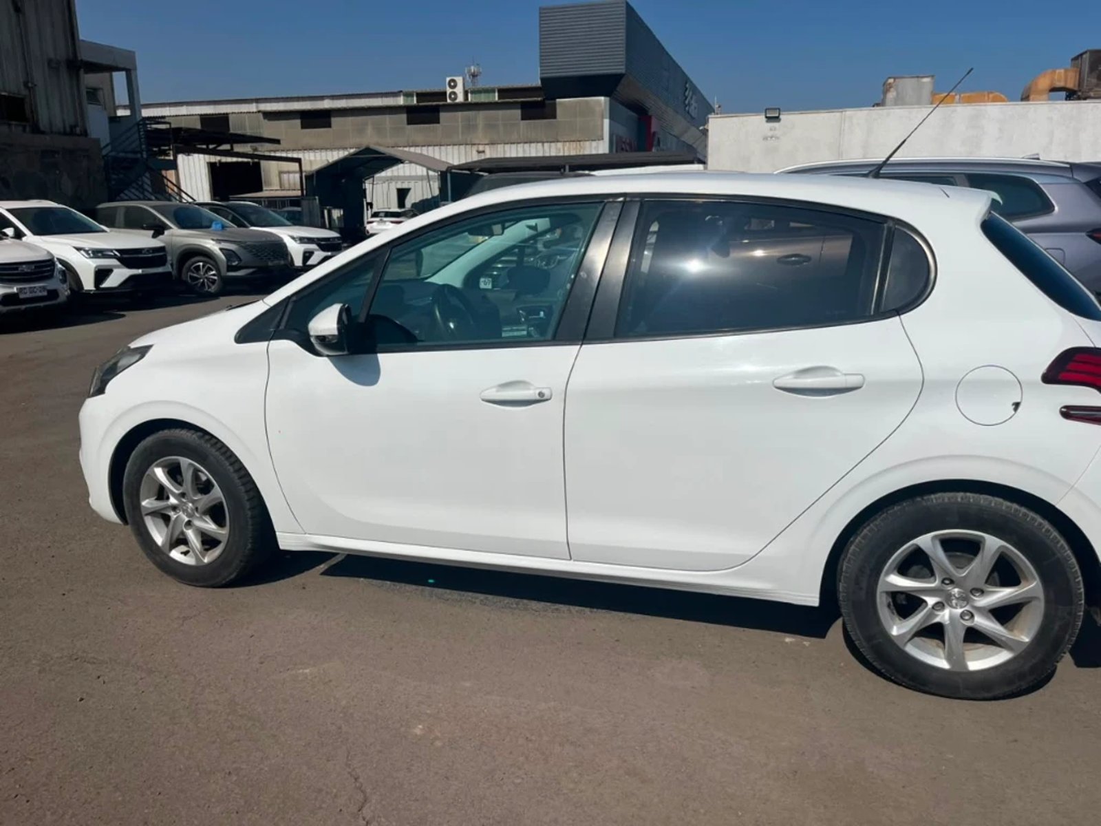 Peugeot 208 2017 - Imagen 8 de 20