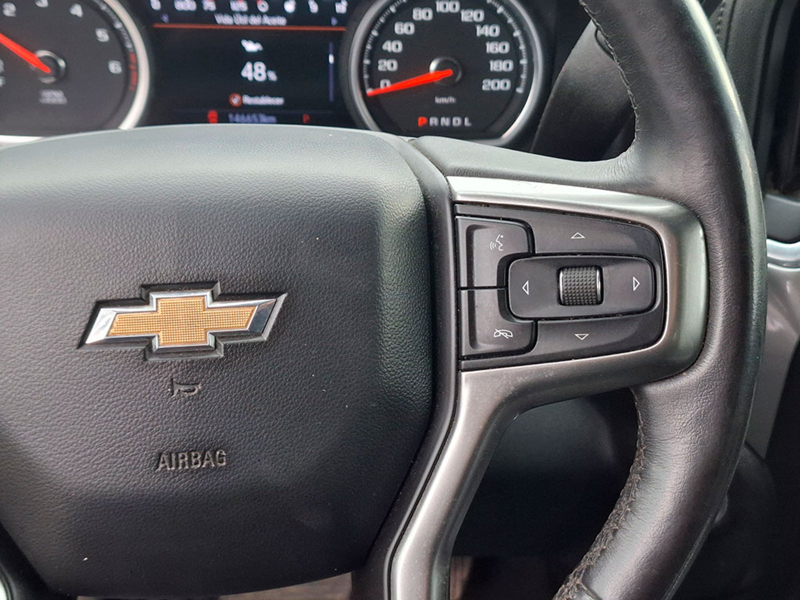 Chevrolet SILVERADO CC DCAB 4X4 5.3 AUT 2020 - Imagen 8 de 16