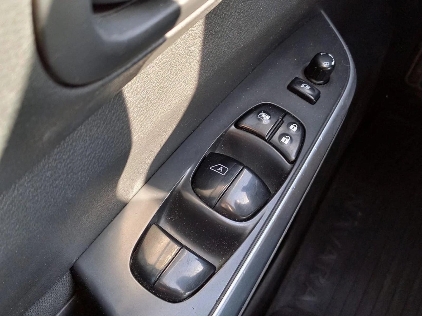 Nissan NAVARA DC 4x2 2.3TDI SE 2024 - Imagen 15 de 20