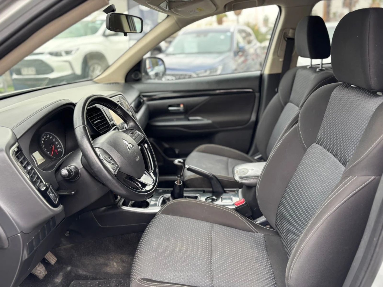 Mitsubishi OUTLANDER 2.0 4X2 MT 5P 2021 - Imagen 16 de 20