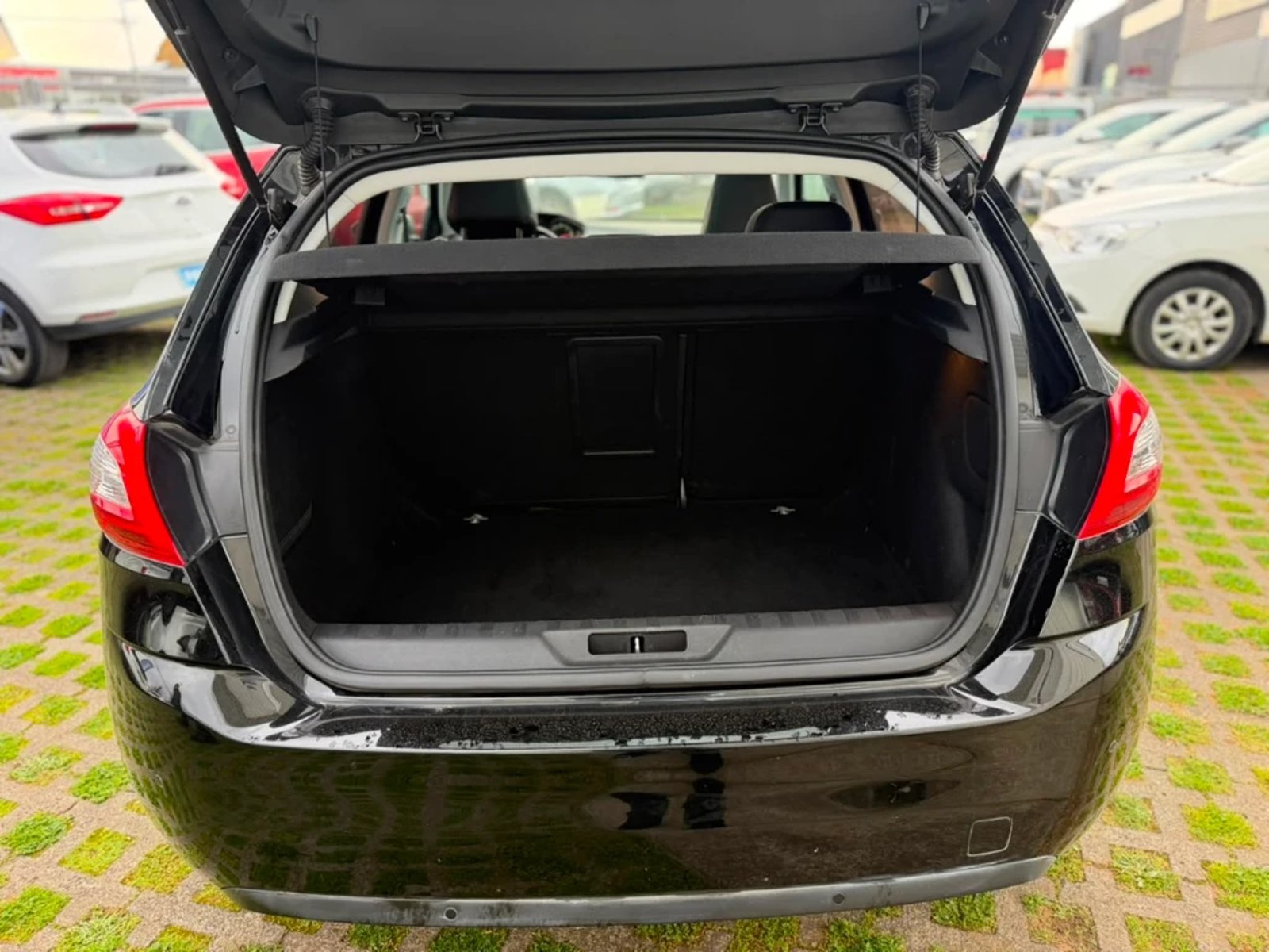 PEUGEOT 308 1.6 FELINE PACK BLUE-HDI DIESEL 4X2 HB AT 5P 2018 - Imagen 9 de 20