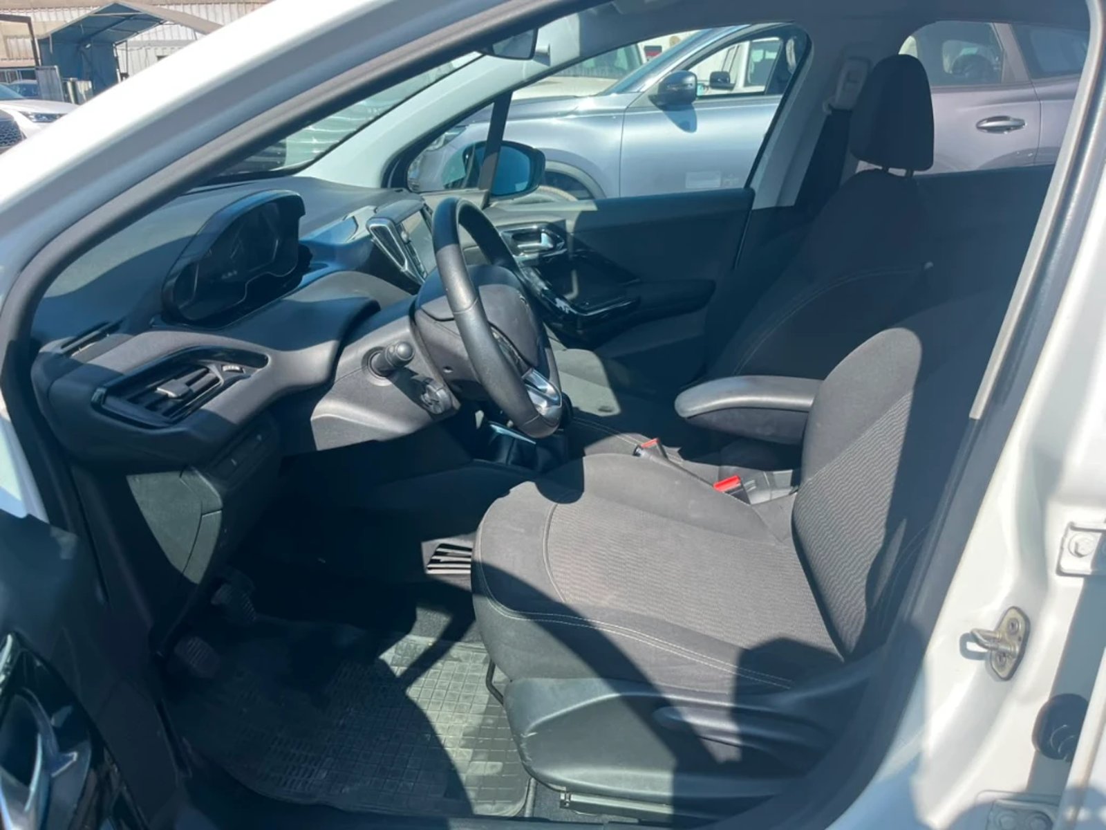 Peugeot 208 2017 - Imagen 17 de 20