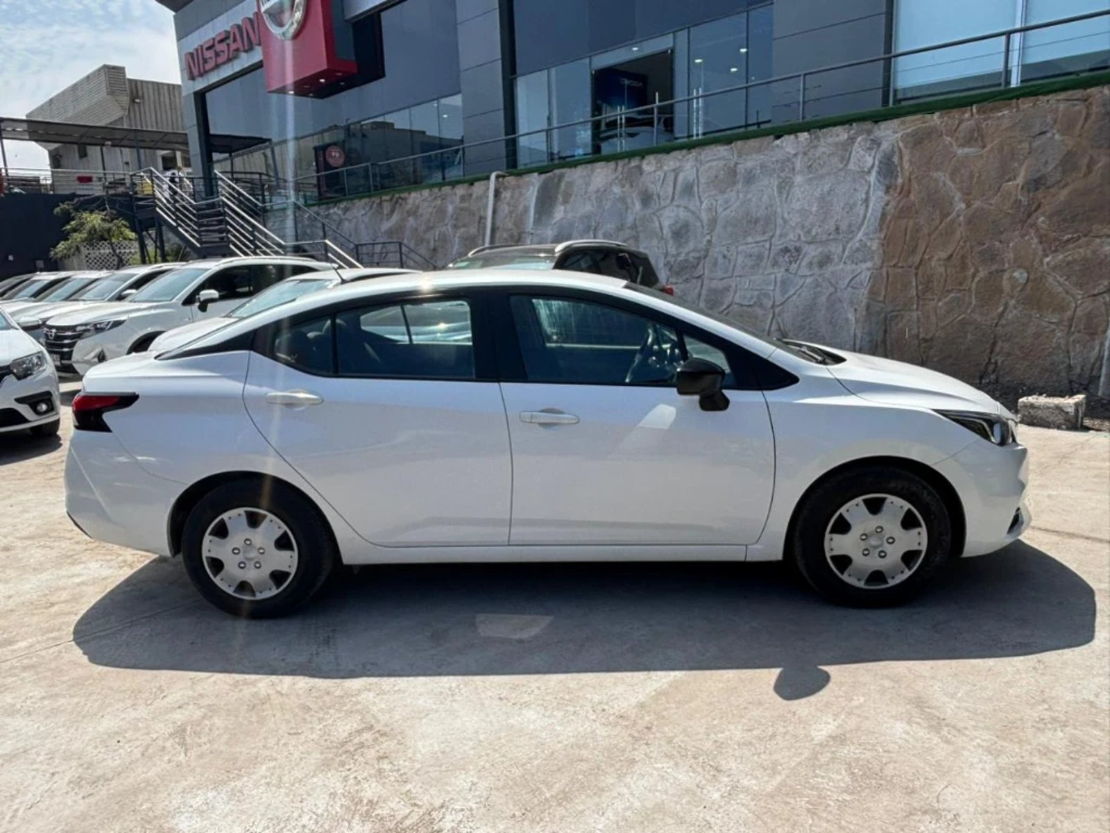 Nissan Versa 2023 - Imagen 4 de 15