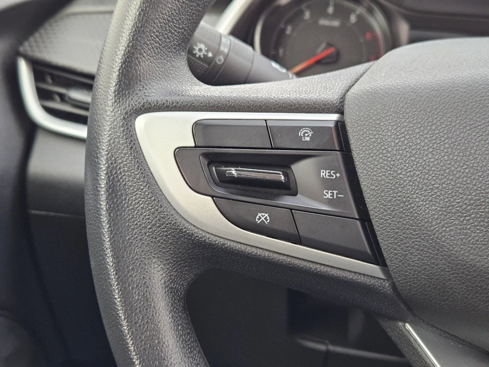 Chevrolet ONIX 1.0T LT R 4X2 HB MT 5P 2024 - Imagen 18 de 20