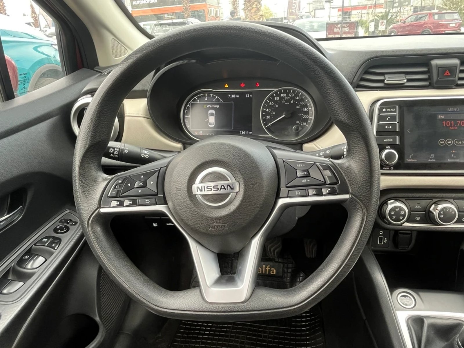 Nissan VERSA 1.6 ADVANCE 4X2 MT 4P 2020 - Imagen 13 de 20
