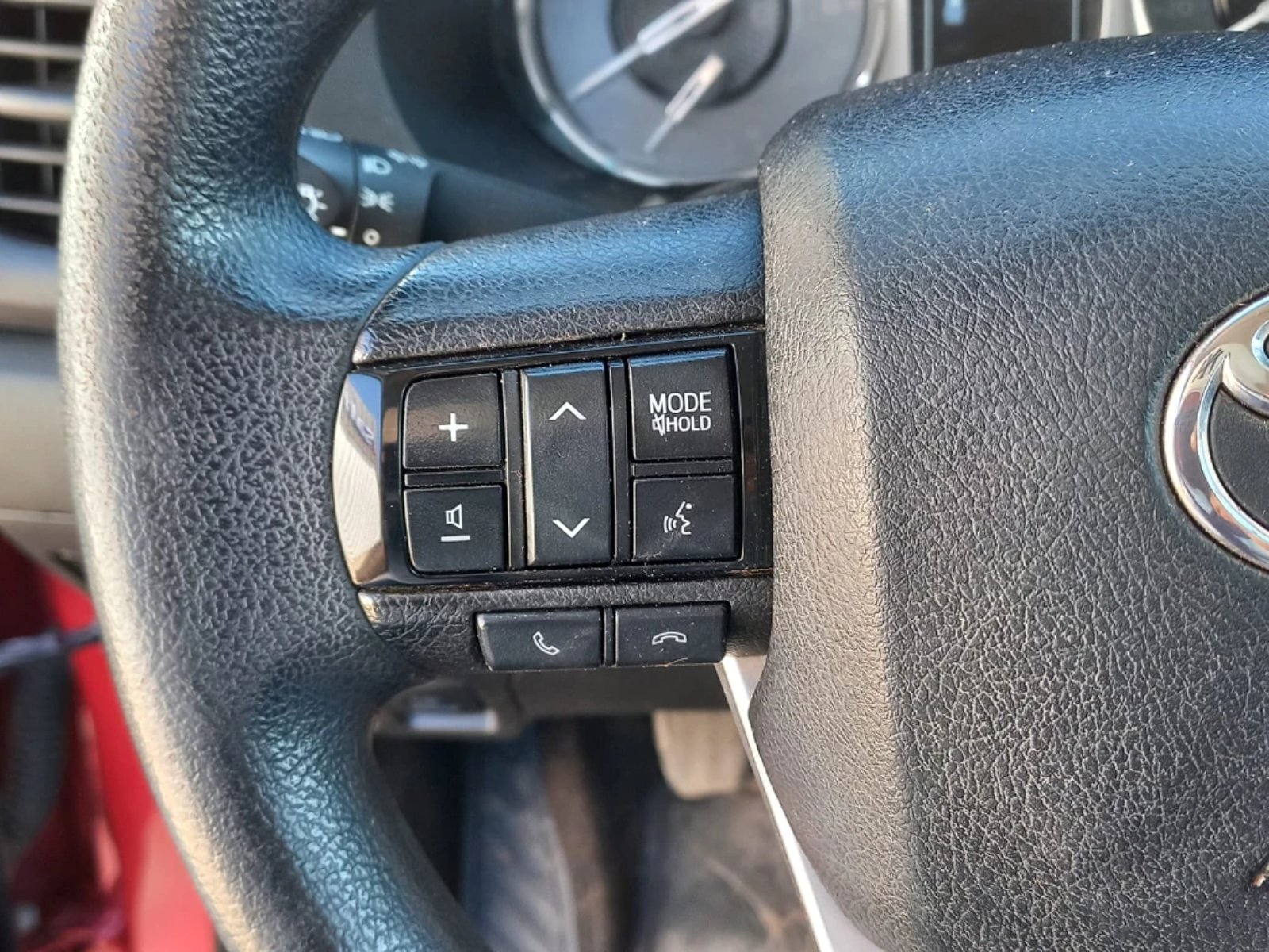 TOYOTA HILUX DCAB MT 4X4 2.4 2024 - Imagen 18 de 20