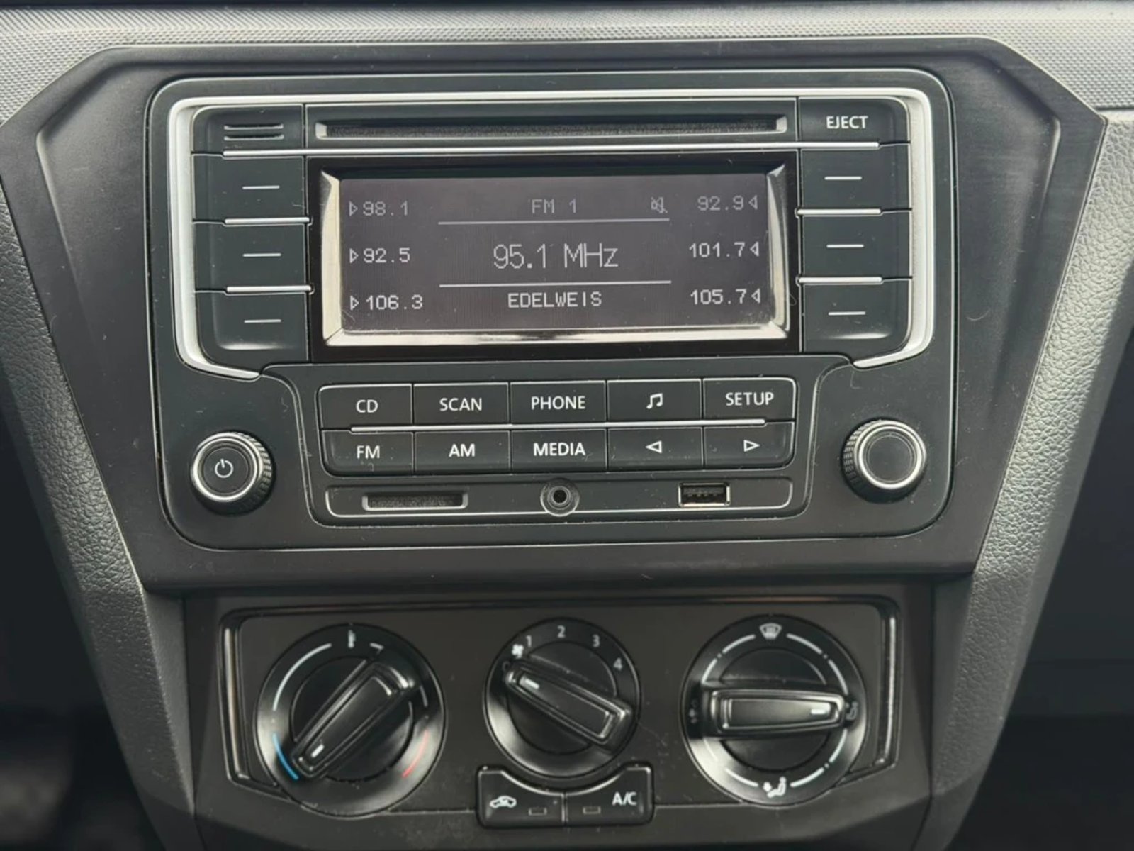Volkswagen VOYAGE 1.6 COMFORTLINE 4X2 VOLANTE MULTIFUNCION AC 2AB MT 2021 - Imagen 14 de 20