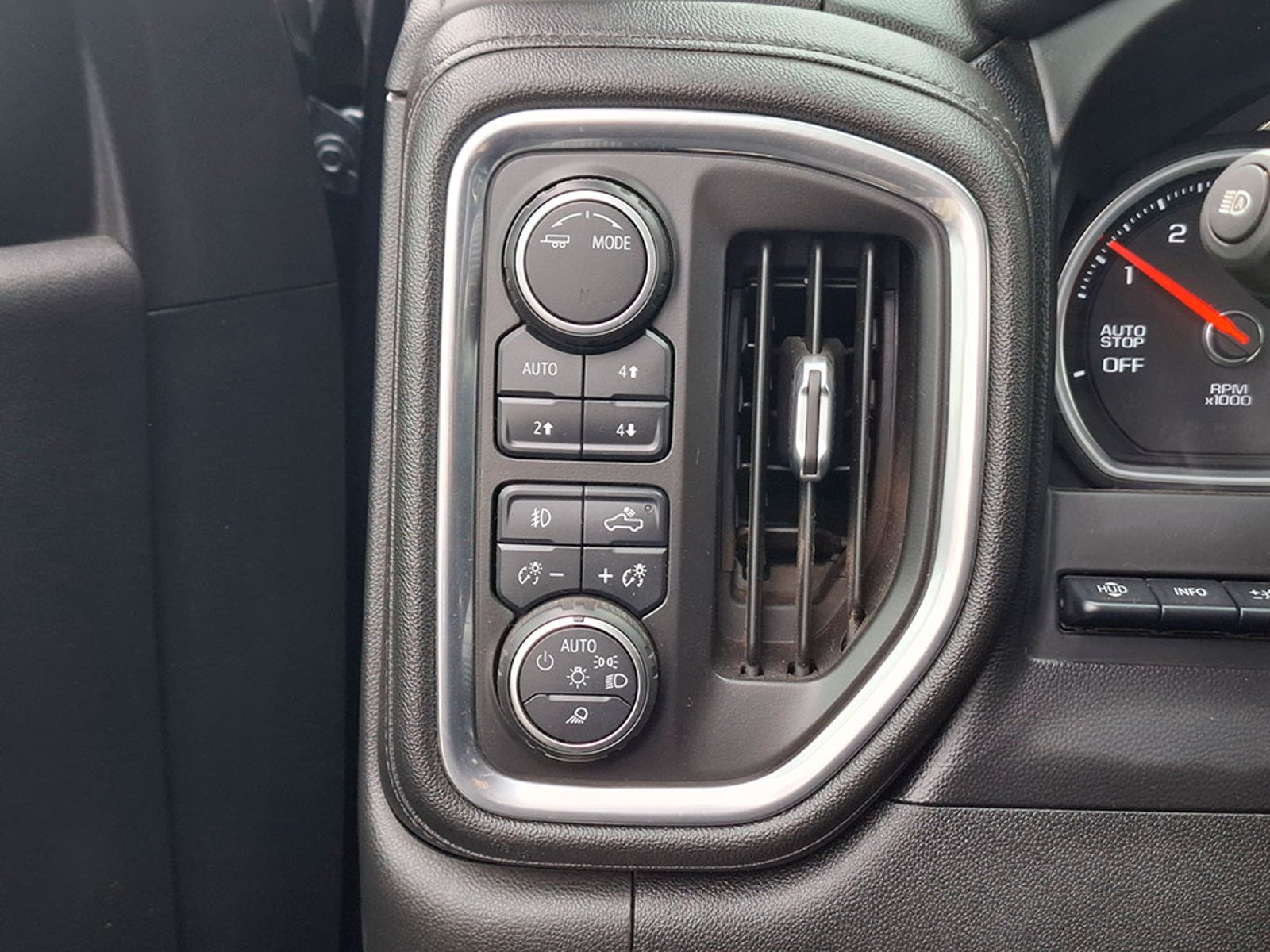Chevrolet SILVERADO CC DCAB 4X4 5.3 AUT 2020 - Imagen 16 de 16