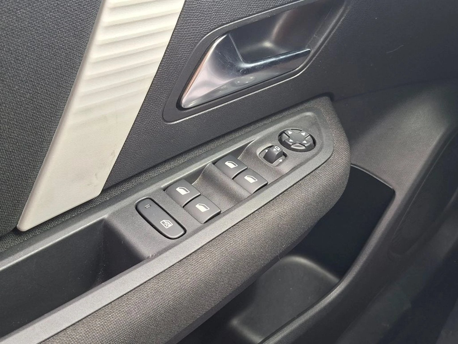 Citroën C4 1.2 PURETECH FEEL 4X2 130 SS EAT8 AT 5P 2023 - Imagen 14 de 20