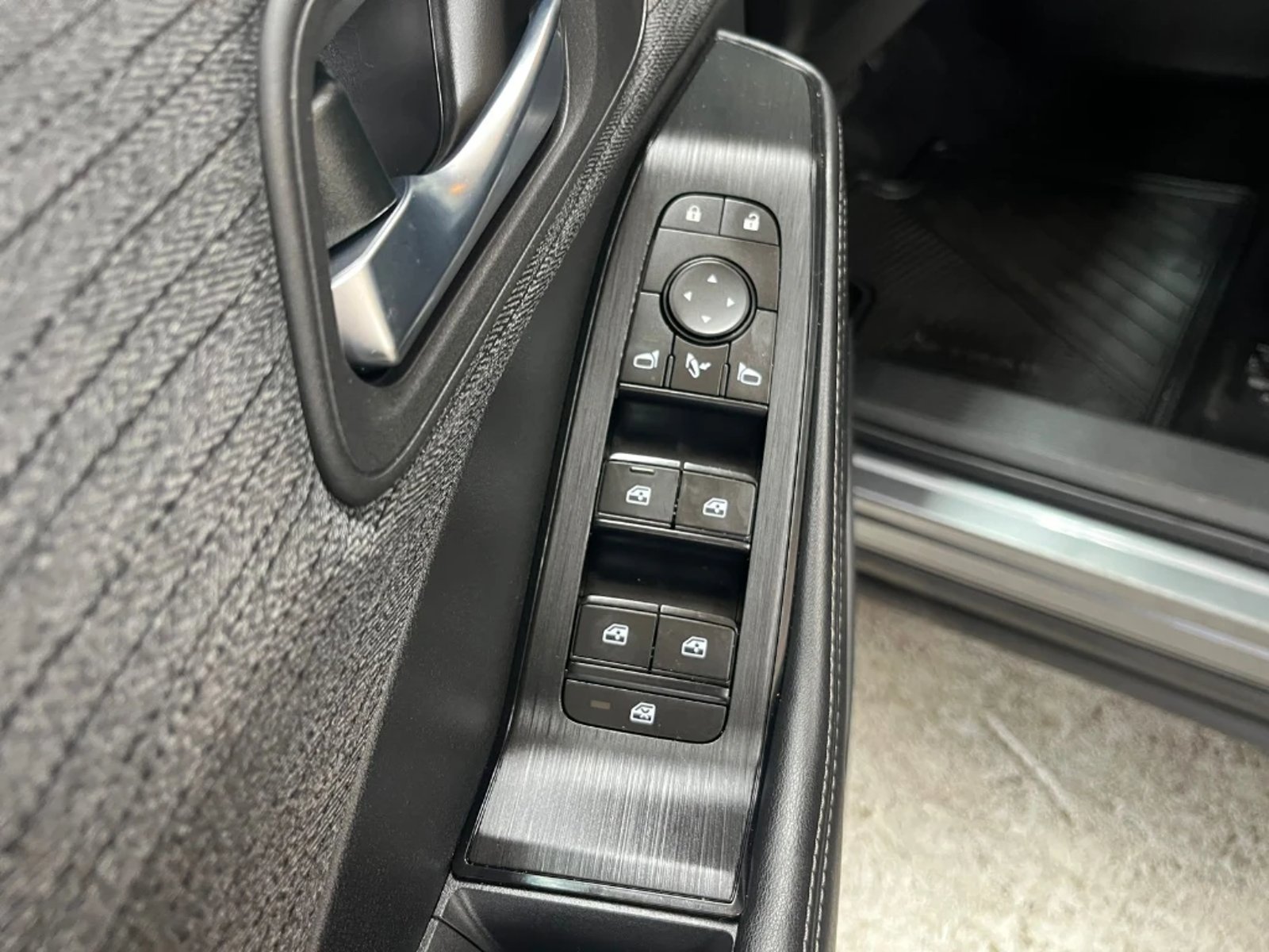 NISSAN X-TRAIL 2.5 SENSE 4X2 3ROW CVT AT 5P 2023 - Imagen 15 de 20